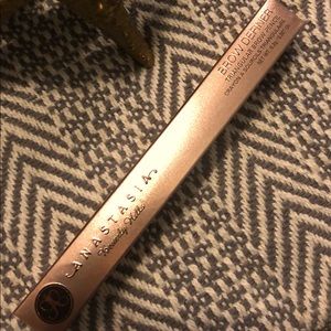Anastasia Beverly Hills Brow Definer